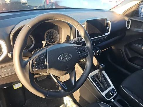 Used 2022 Hyundai Venue Limited FWD image 7
