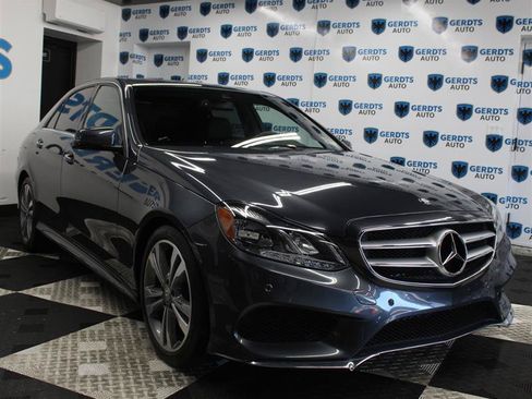 Used 2016 Mercedes-Benz E 350 Sedan w/ Premium Package image 5