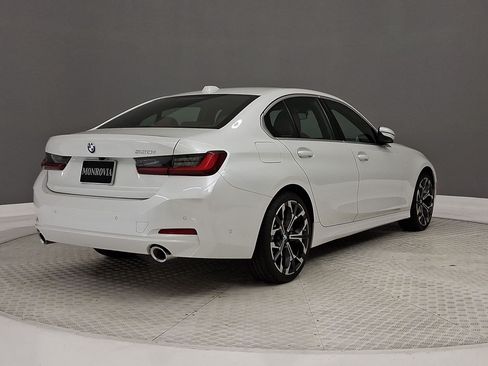 Used 2026 BMW 330i Sedan w/ Convenience Package RWD image 9
