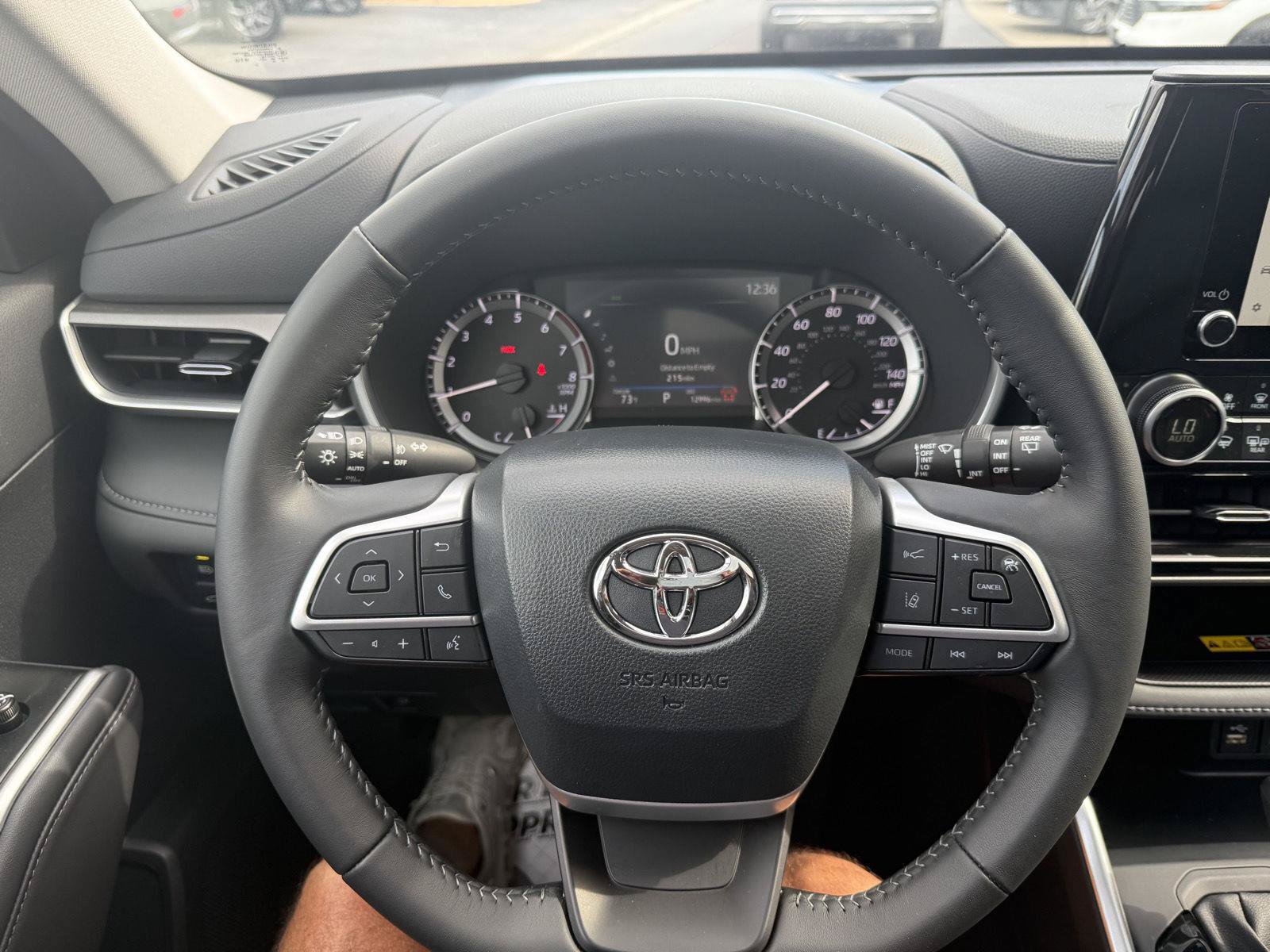 Used 2026 Toyota Highlander XLE AWD/4WD image 40