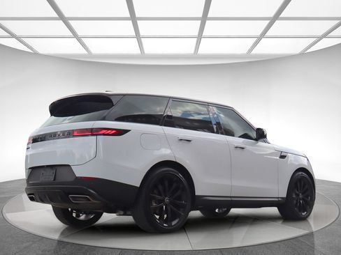 Used 2025 Land Rover Range Rover Sport SE AWD/4WD image 6