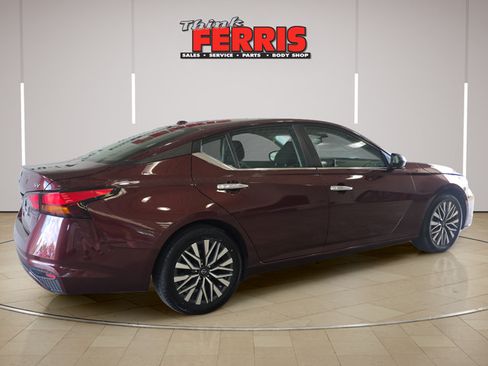 Used 2024 Nissan Altima 2.5 SV FWD image 5