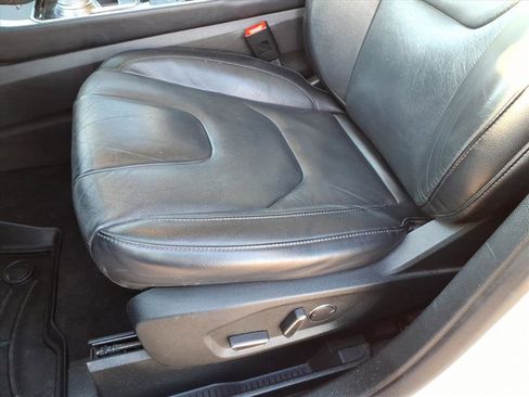 Used 2019 Ford Edge Titanium image 11