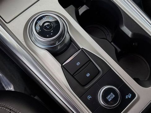 Used 2022 Ford Explorer XLT w/ Equipment Group 202A image 17