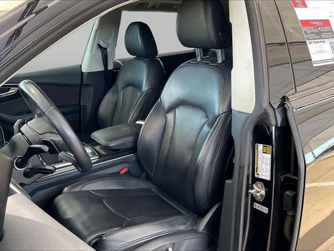 Used 2019 Audi Q8 Prestige w/ Luxury Package AWD/4WD image 8