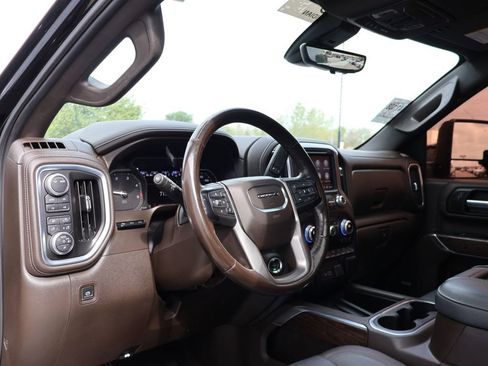 Used 2021 GMC Sierra 2500 Denali w/ Denali Black Diamond Edition image 16