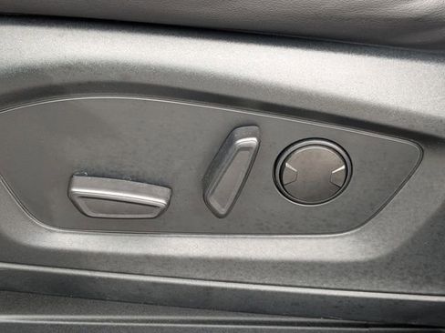 Used 2022 Ford Explorer XLT w/ Equipment Group 202A image 25