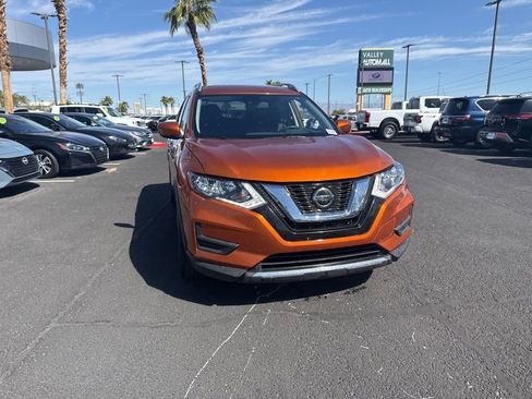 Used 2020 Nissan Rogue SV FWD image 3