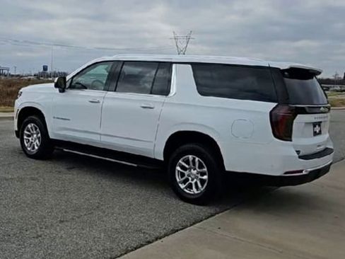 New 2026 Chevrolet Suburban LS RWD image 6