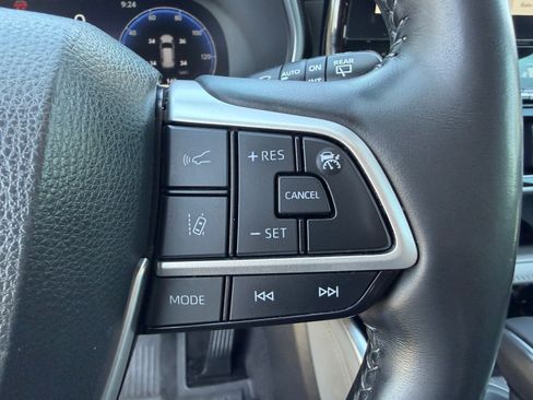 Used 2023 Toyota Highlander Platinum FWD image 19