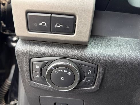 Used 2017 Ford F150 Lariat w/ Equipment Group 502A Luxury AWD/4WD image 20