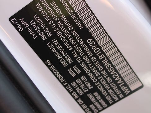 Certified 2022 Porsche Macan image 30