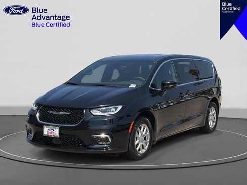 Used 2026 Chrysler Pacifica Select FWD image 1