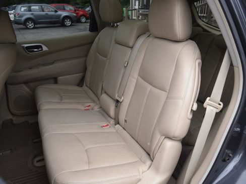 Used 2013 Nissan Pathfinder Platinum w/ Platinum Premium Pkg FWD image 9