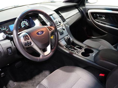 Used 2018 Ford Taurus SEL image 11