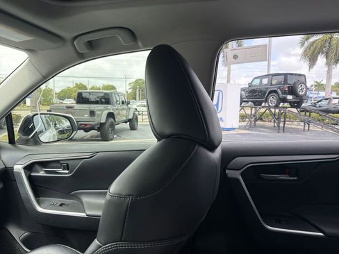 Used 2019 Toyota RAV4 XLE Premium image 12