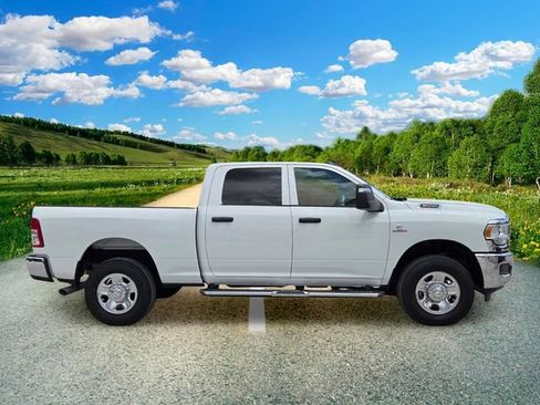Used 2024 RAM 3500 Tradesman w/ Chrome Appearance Group AWD/4WD image 7