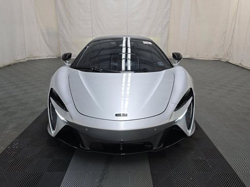 Used 2023 McLaren Artura RWD image 3
