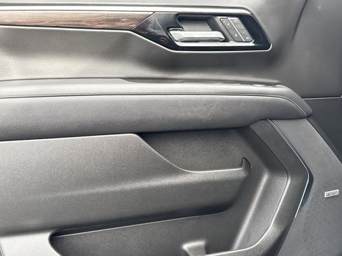 Used 2025 Chevrolet Tahoe Premier AWD/4WD image 14