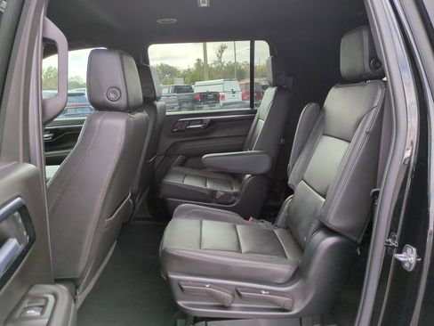 Used 2025 Chevrolet Suburban LT w/ Comfort Package image 15