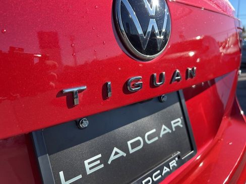 Used 2022 Volkswagen Tiguan SE image 32