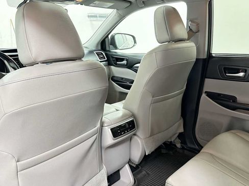 Used 2017 Toyota Highlander XLE AWD/4WD image 27