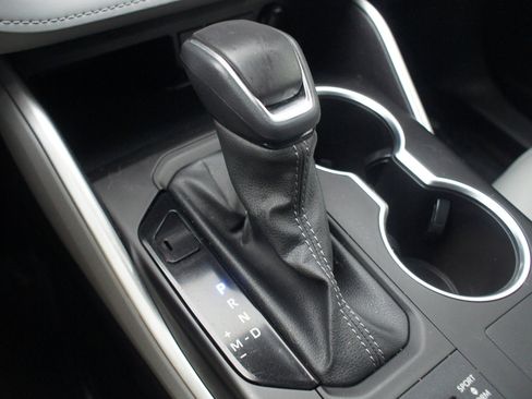 Used 2024 Toyota Highlander XLE image 12