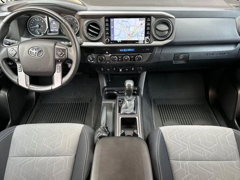 Used 2022 Toyota Tacoma TRD Off-Road w/ Technology Package image 3