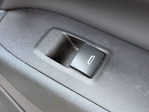 Used 2022 Chevrolet Equinox LT FWD image 35