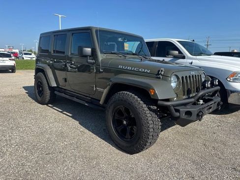 Used 2015 Jeep Wrangler Unlimited Rubicon w/ Connectivity Group AWD/4WD image 11