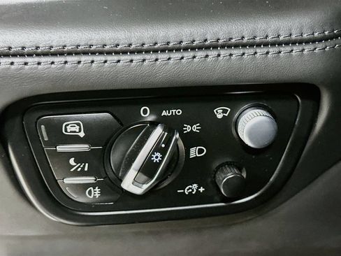 Used 2018 Bentley Bentayga AWD/4WD image 11