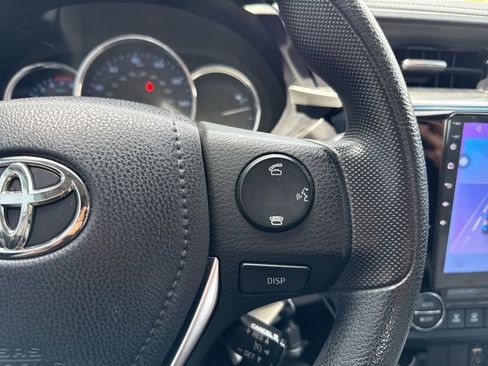 Used 2014 Toyota Corolla LE image 18