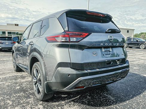 Used 2023 Nissan Rogue SL w/ SL Premium Package FWD image 4