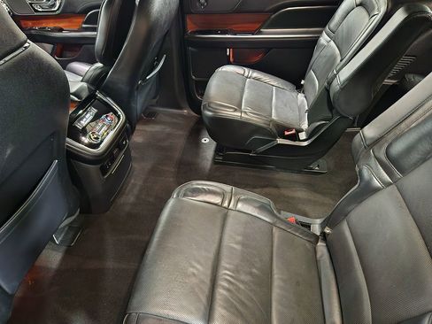 Used 2018 Lincoln Navigator Select w/ Technology Package image 50