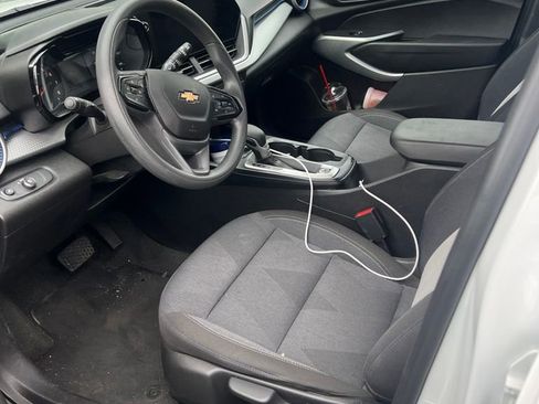 Used 2025 Chevrolet Trax LS FWD image 6