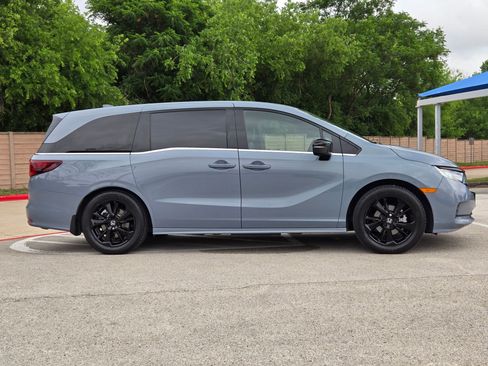 Used 2024 Honda Odyssey Sport image 2