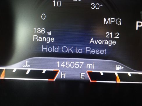Used 2017 Jeep Cherokee Trailhawk w/ Cold Weather Group AWD/4WD image 19
