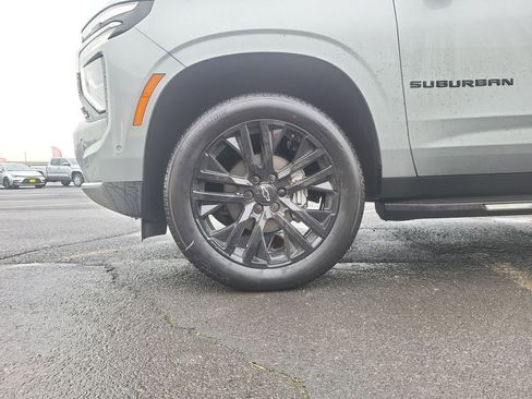 New 2025 Chevrolet Suburban Premier image 26