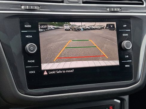 Used 2023 Volkswagen Tiguan SE AWD/4WD image 27