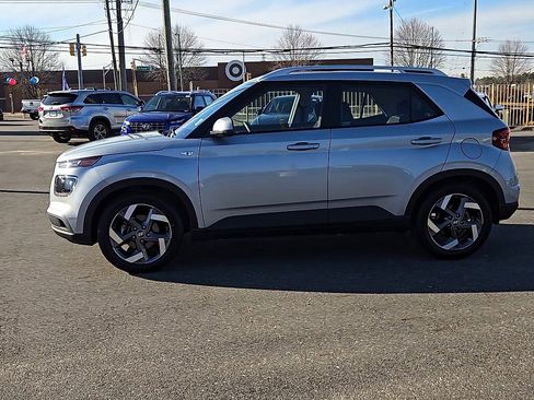 Certified 2022 Hyundai Venue SEL image 5