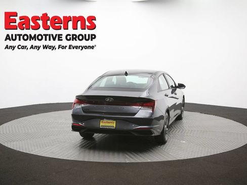 Used 2021 Hyundai Elantra SEL FWD image 38