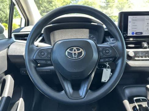 Used 2025 Toyota Corolla LE FWD image 7