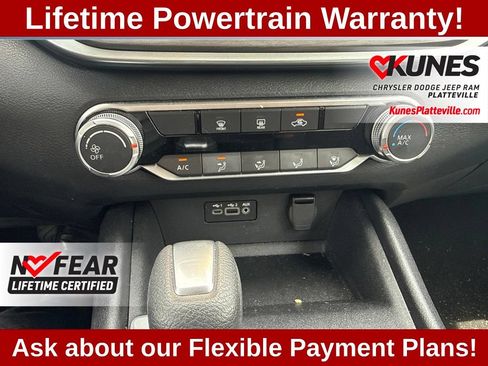 Used 2025 Nissan Altima 2.5 SV FWD image 25