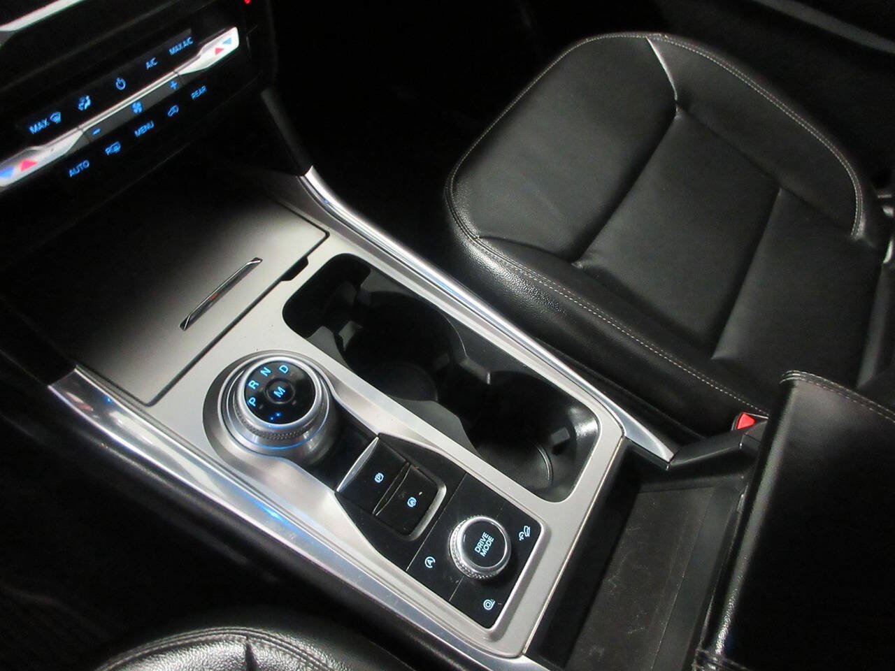 Used 2020 Ford Explorer XLT w/ Equipment Group 202A AWD/4WD image 19