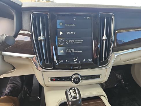 Used 2019 Volvo S90 T6 Momentum image 10