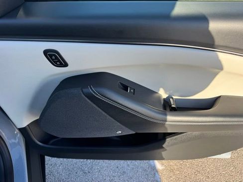 Used 2025 Ford Mustang Mach-E Premium image 37