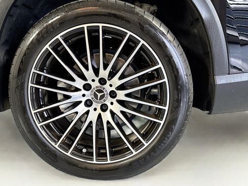 Used 2024 Mercedes-Benz GLC 300 4MATIC image 30