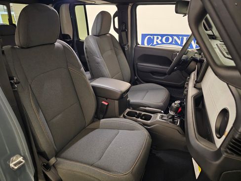 New 2026 Jeep Gladiator Sport image 29