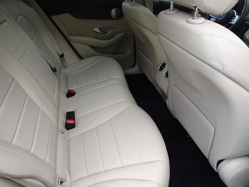 Used 2020 Mercedes-Benz GLC 300 4MATIC image 16