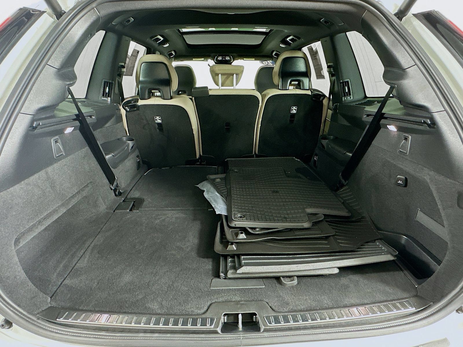 Used 2026 Volvo XC90 T8 Plus w/ Protection Package Premier AWD/4WD image 42